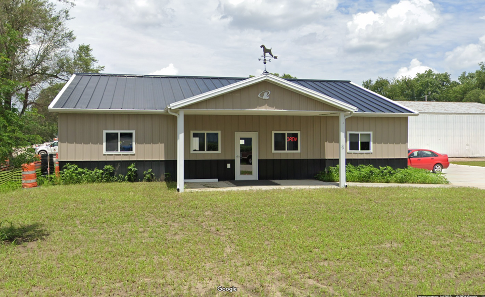 34 43rd Ave SW, Cedar Rapids, IA for sale - Building Photo - Image 1 of 12