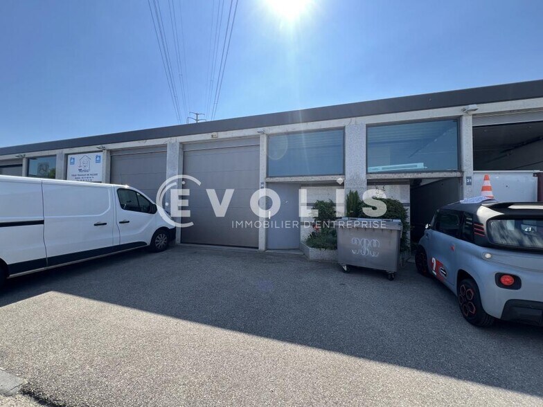Flex in Vénissieux for lease - Building Photo - Image 2 of 10