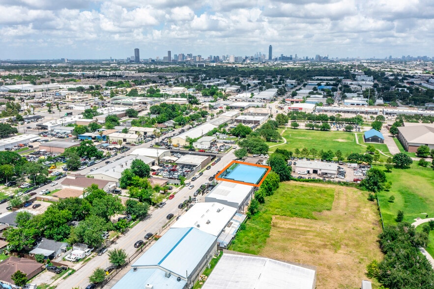 9009 Pagewood Ln, Houston, TX à vendre - Photo du bâtiment - Image 2 de 29