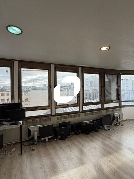 Office in Poissy for sale - Interior Photo - Image 3 of 16