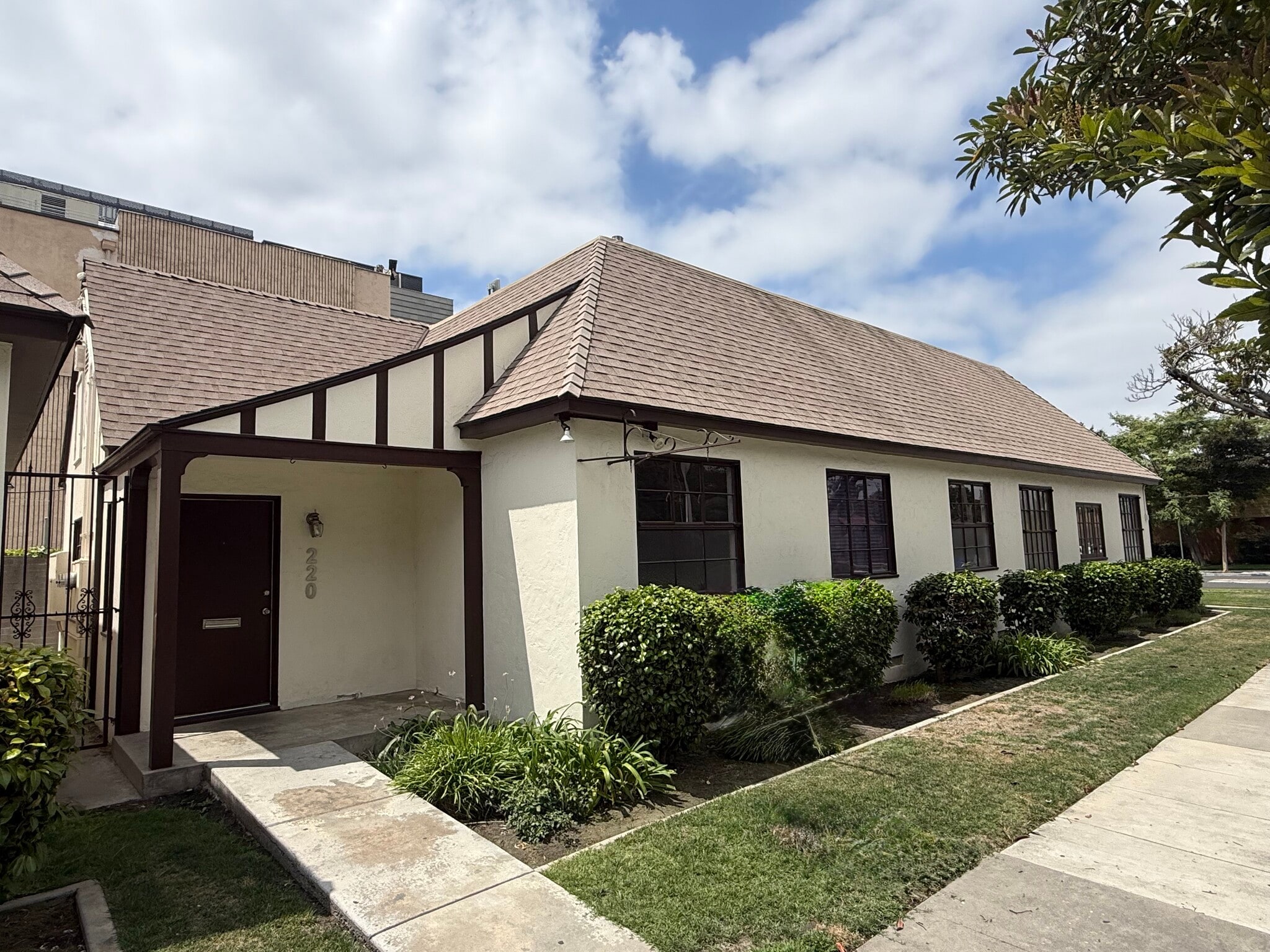220-226 W Cypress St, Anaheim, CA for lease Interior Photo- Image 1 of 12
