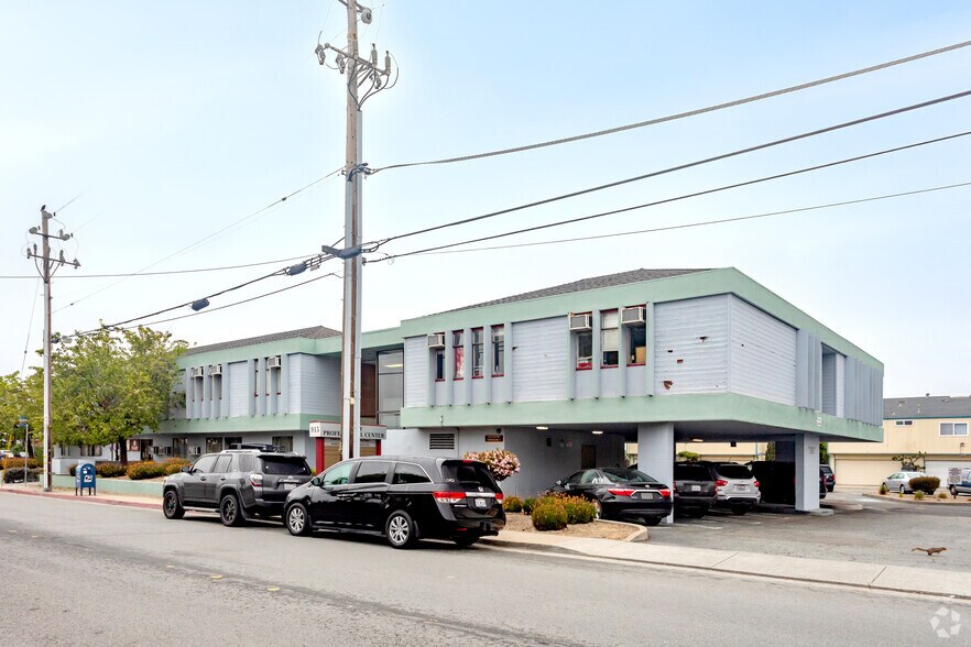 915 Hilby Ave, Seaside, CA à vendre - Photo du bâtiment - Image 3 de 52