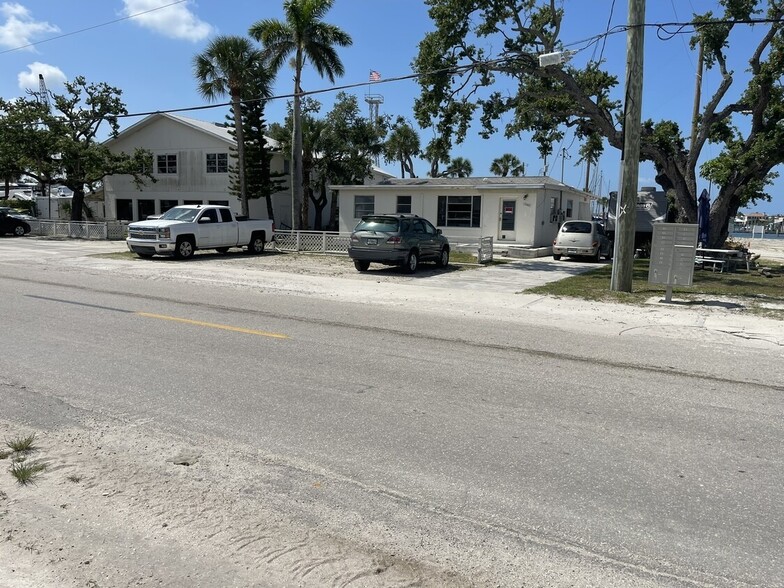 1122 Main St, Fort Myers Beach, FL à vendre - Photo principale - Image 1 de 1