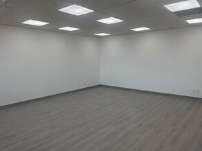 15721 Vanowen St, Van Nuys, CA for lease Building Photo- Image 2 of 2