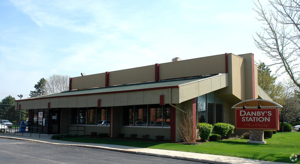 750 Roosevelt Rd, Glen Ellyn, IL for lease - Primary Photo - Image 1 of 2