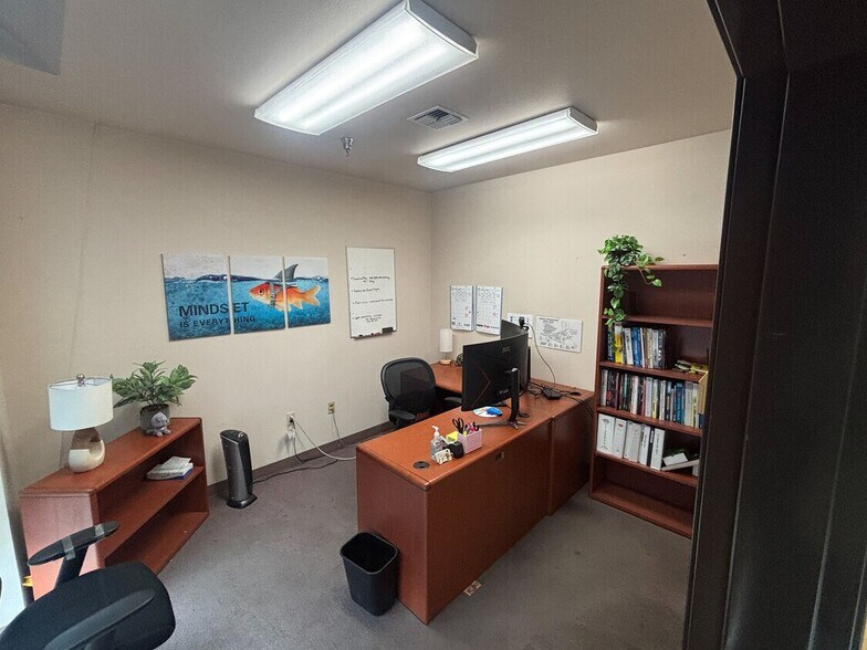1128 S Commercial Way SE, Albany, OR for lease - Interior Photo - Image 3 of 7