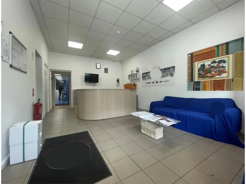 Flex in Trappes for sale - Interior Photo - Image 2 of 9