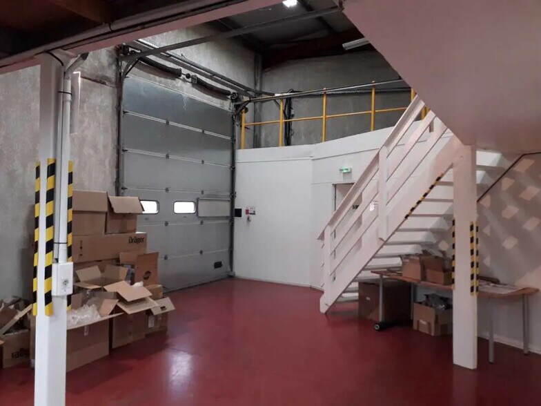 Office in Feyzin for lease - Interior Photo - Image 1 of 3