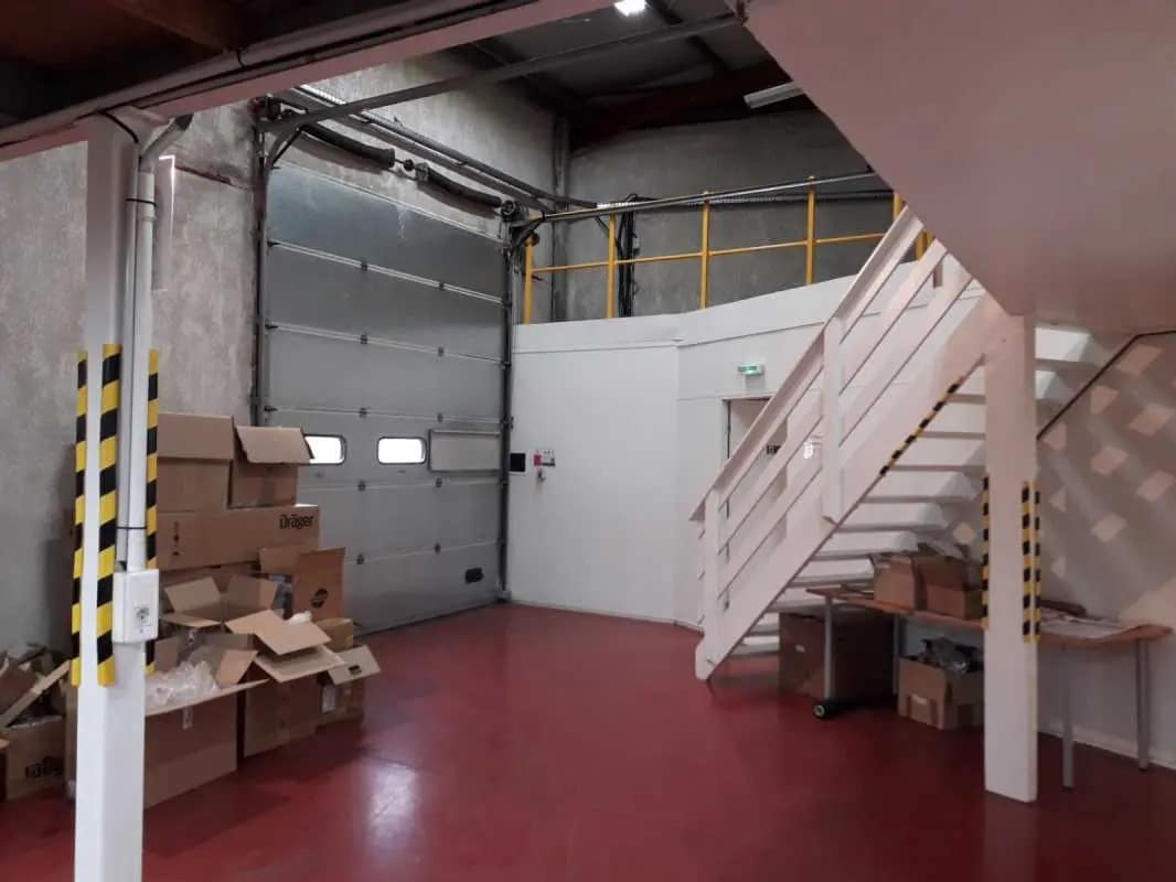 Office in Feyzin for lease Interior Photo- Image 1 of 4