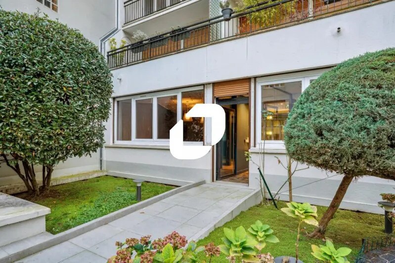 16 Rue Rottembourg, Paris à vendre - Photo du bâtiment - Image 1 de 15