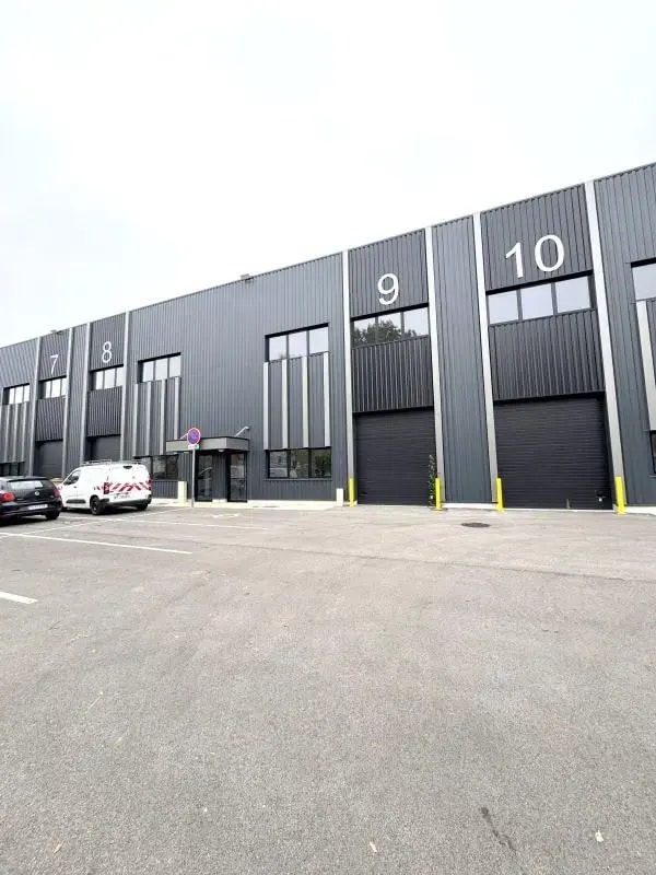 Avenue Du Centaure, Cergy for lease Interior Photo- Image 1 of 4