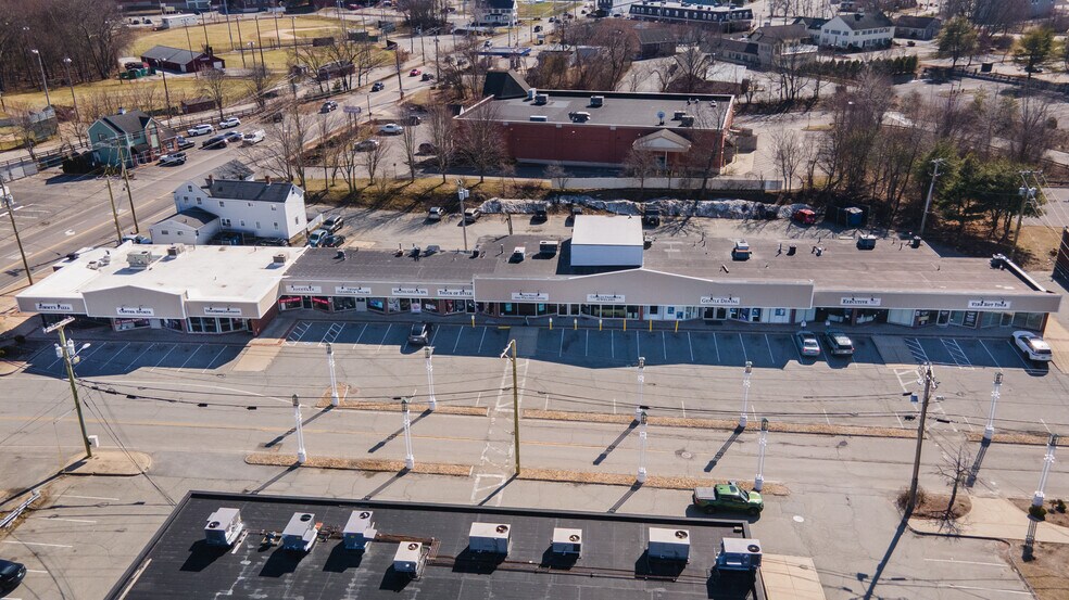 2-28 Alpine Ln, Chelmsford, MA à vendre - Photo principale - Image 1 de 7