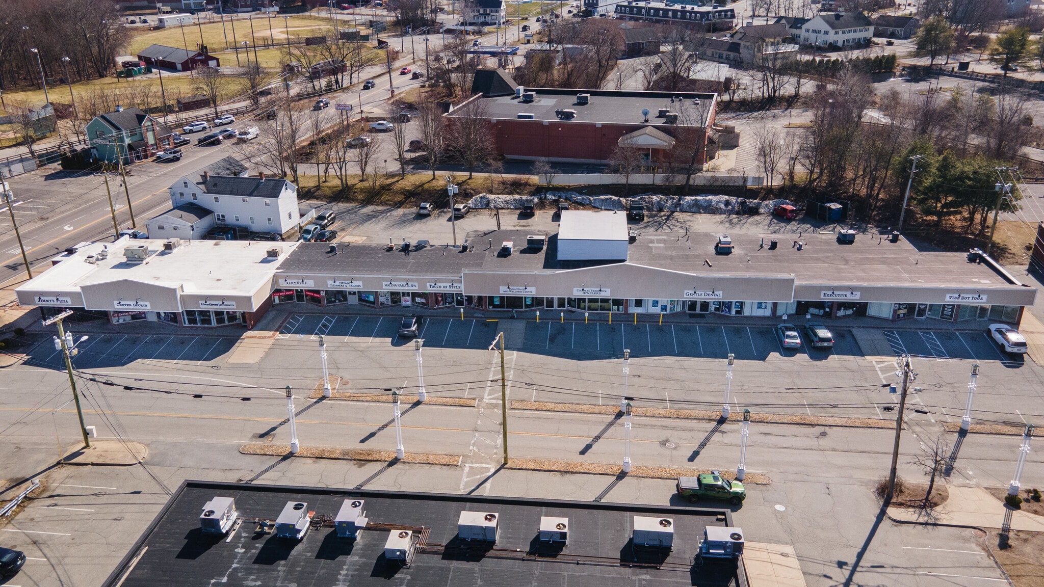 Chelmsford Retail Portfolio portfolio of 3 properties for sale on LoopNet.ca Primary Photo- Image 1 of 25