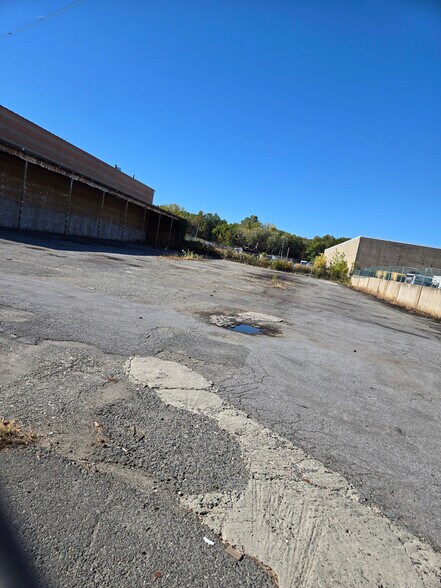 126 Industrial Loop, Staten Island, NY for lease - Building Photo - Image 2 of 6