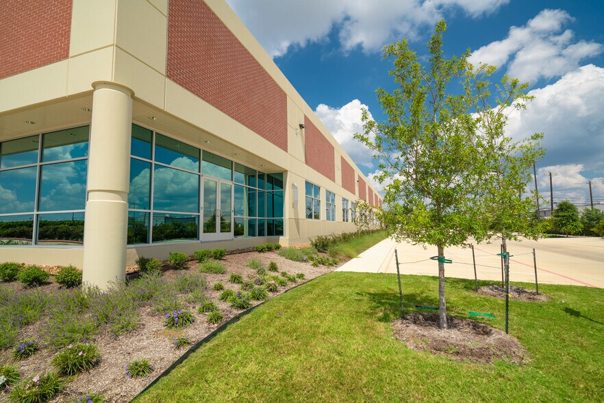 5631 University Heights Blvd, San Antonio, TX à louer - Photo du bâtiment - Image 3 de 3
