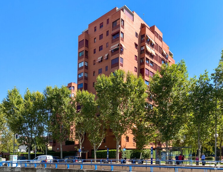 Calle del Corazón de María, 80, Madrid, Madrid for lease - Primary Photo - Image 1 of 2