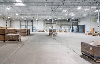 3526 26th St NE, Calgary, AB à louer Photo intérieure- Image 2 de 4