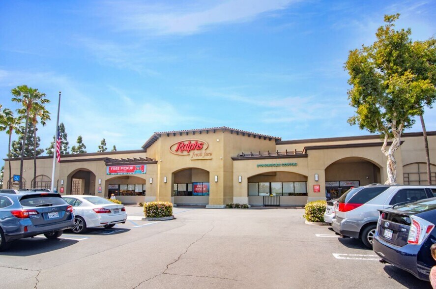 13321 Jamboree Rd, Tustin, CA à louer - Photo du bâtiment - Image 2 de 8