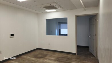 135-15 40th Rd, Flushing, NY for lease Interior Photo- Image 1 of 3