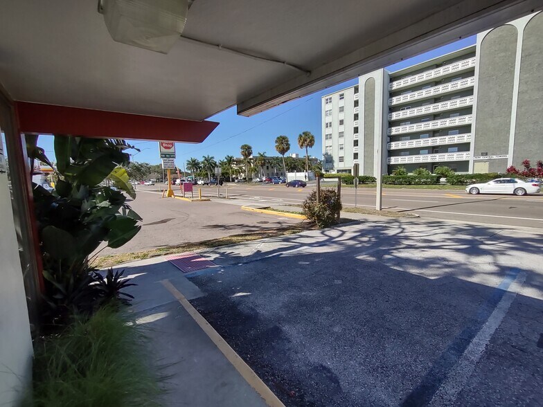 7310-7316 Central Ave, Saint Petersburg, FL à louer - Photo du bâtiment - Image 3 de 4