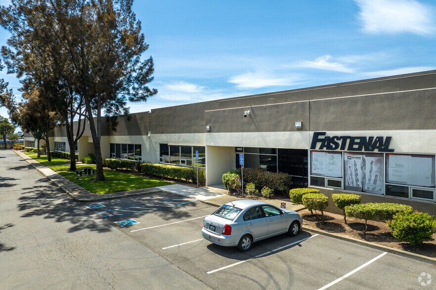 6603-6617 San Leandro St, Oakland, CA à louer - Photo du bâtiment - Image 2 de 6