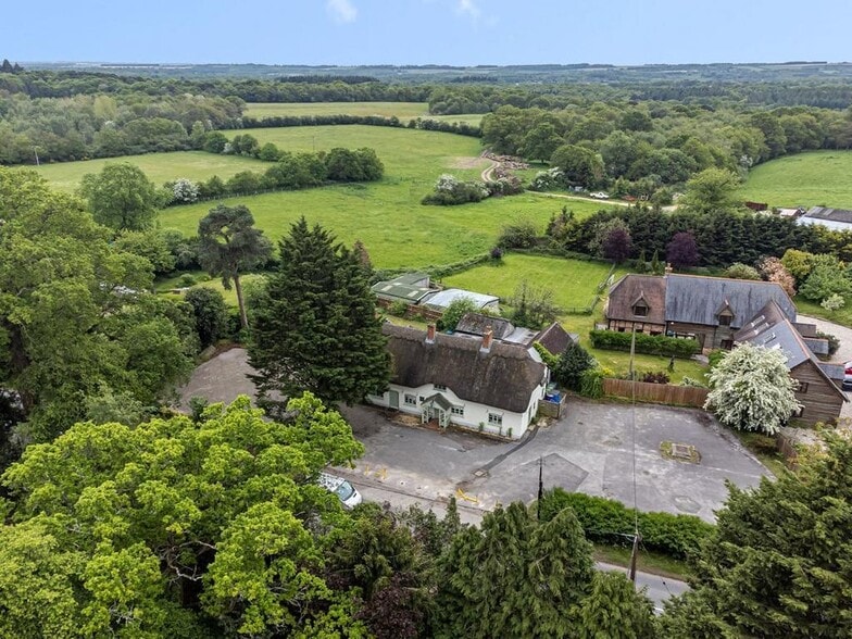 Brimpton Common, Reading for sale - Building Photo - Image 3 of 9