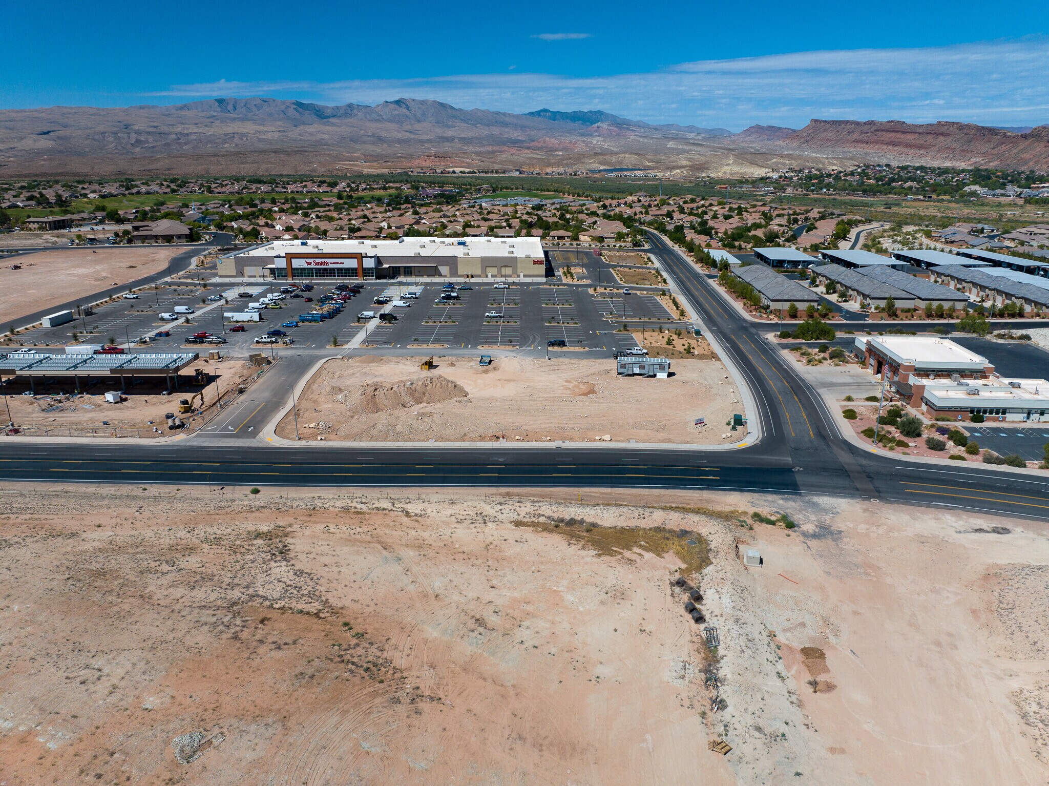 1096 Bluegrass way, St George, UT for lease Primary Photo- Image 1 of 5