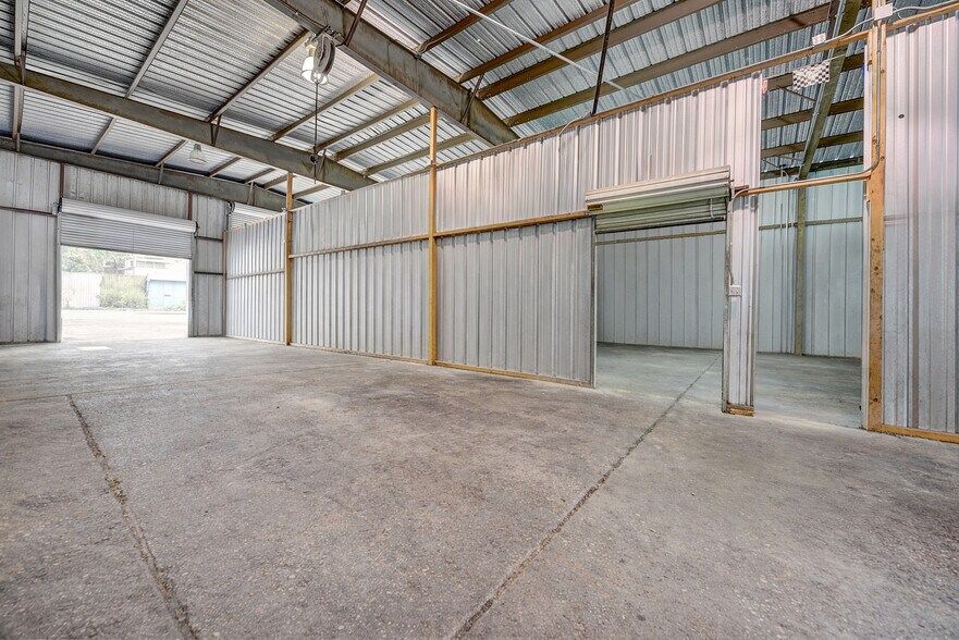 307 E Alamo St, Brenham, TX à vendre - Photo du bâtiment - Image 3 de 51
