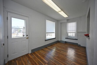 422 Summit Ave, Oconomowoc, WI for lease Interior Photo- Image 2 of 27