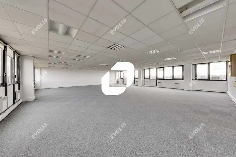 Office in Saint-Denis for lease - Building Photo - Image 2 of 18