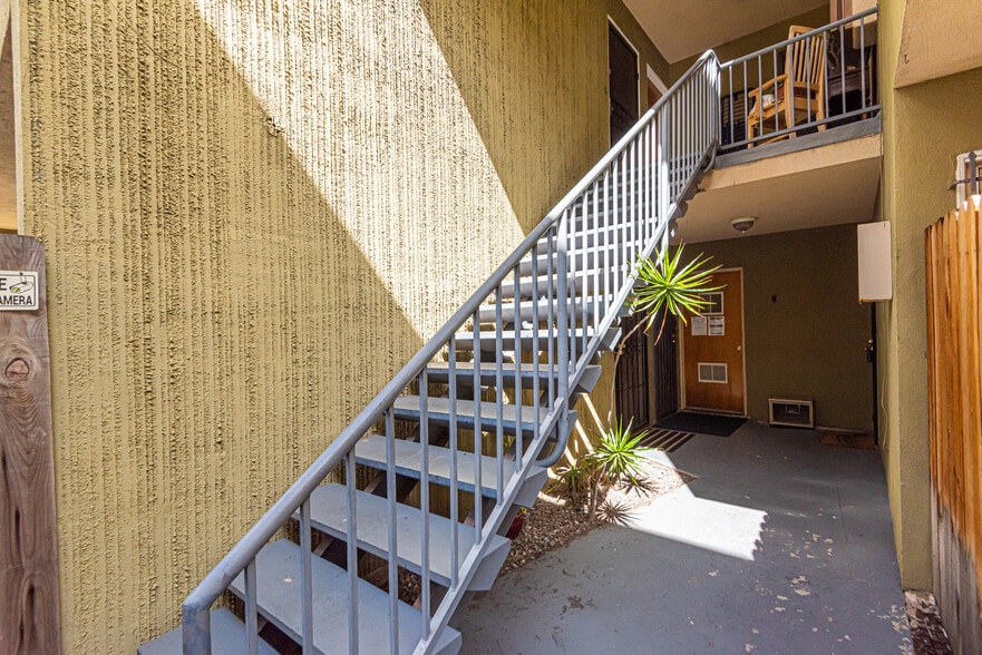 635 N Beachwood Dr, Los Angeles, CA for sale - Building Photo - Image 3 of 7
