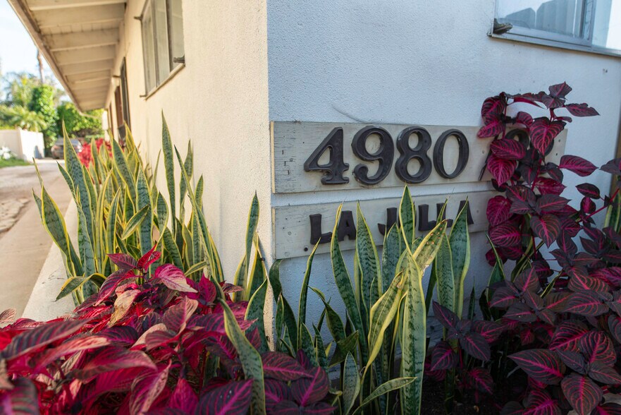 4980-82 La Jolla Blvd, San Diego, CA à vendre - Photo du bâtiment - Image 3 de 36