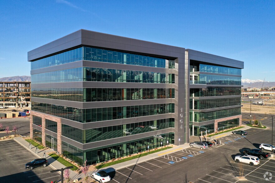 1064 S North County Blvd, Pleasant Grove, UT à louer - Photo principale - Image 3 de 34