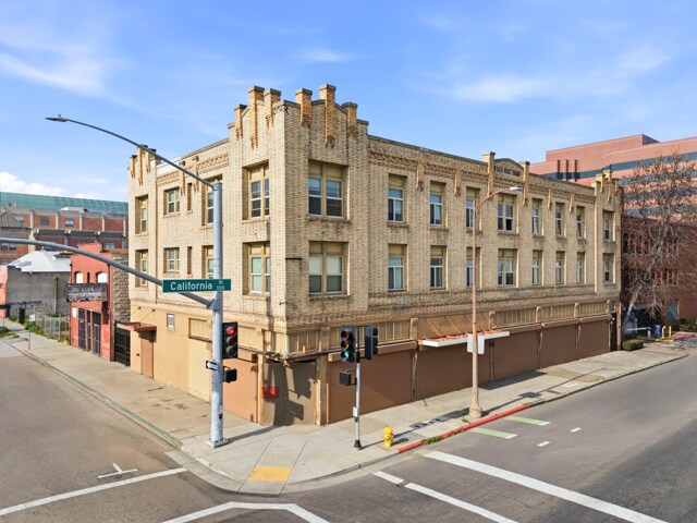 143 S California St, Stockton, CA à vendre - Photo du bâtiment - Image 2 de 13
