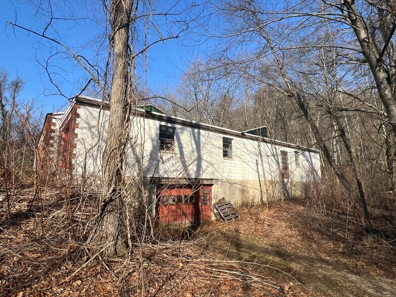 10 Spielman Hwy, Burlington, CT à vendre - Photo du bâtiment - Image 3 de 4