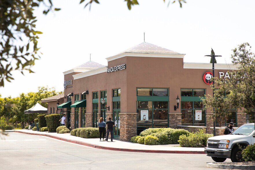 1746 S Victoria Ave, Ventura, CA à louer - Photo du bâtiment - Image 3 de 18