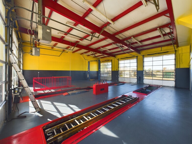 4448 Fm 1960 Rd W, Houston, TX for lease - Interior Photo - Image 2 of 25