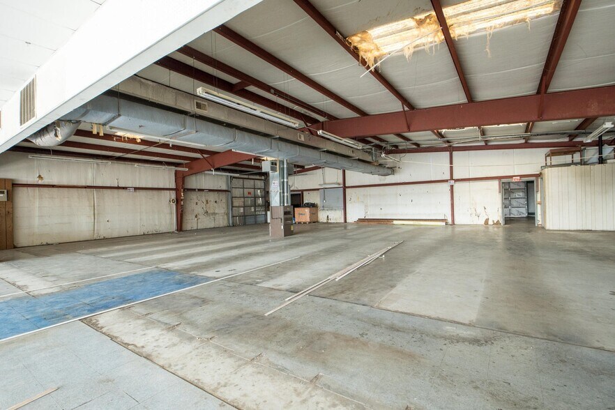 1647 S Highway 27 portefeuille de 5 propriétés à vendre sur LoopNet.ca - Photo intérieure - Image 3 de 13