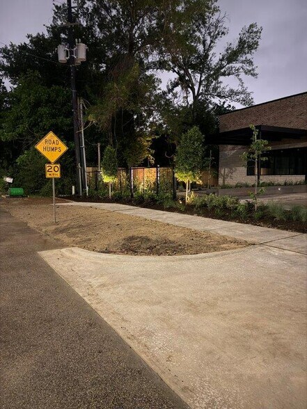 9437 Hammerly Blvd, Houston, TX à louer - Photo du bâtiment - Image 3 de 13