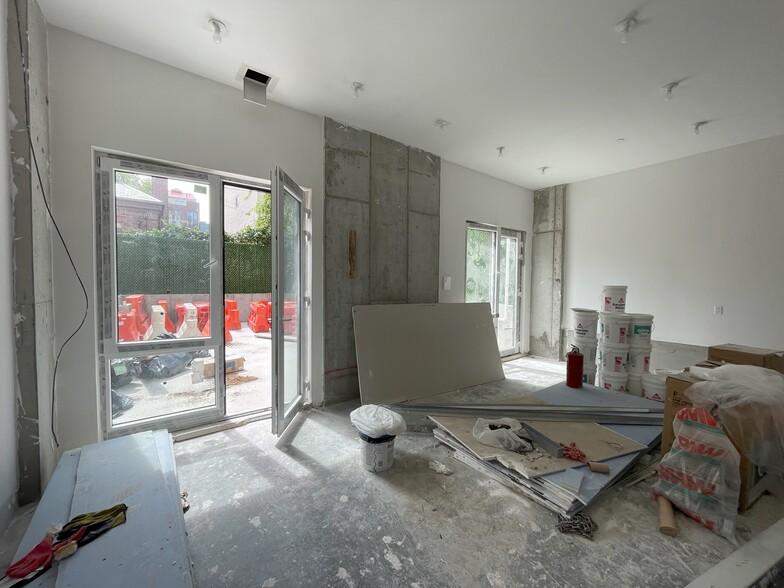 624 Metropolitan Ave, Brooklyn, NY for lease - Building Photo - Image 2 of 5