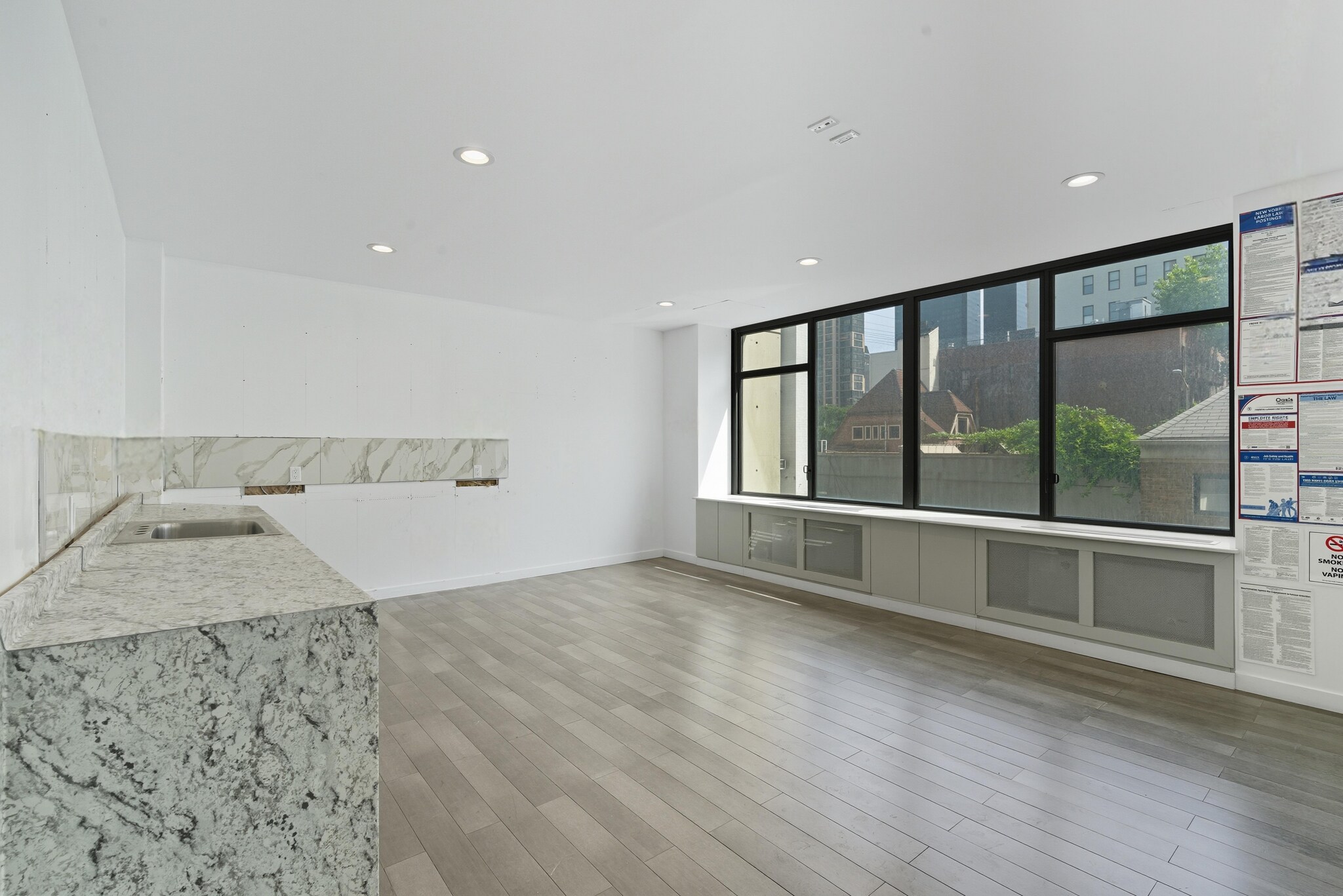 300-304 E 59th St, New York, NY for lease Interior Photo- Image 1 of 7