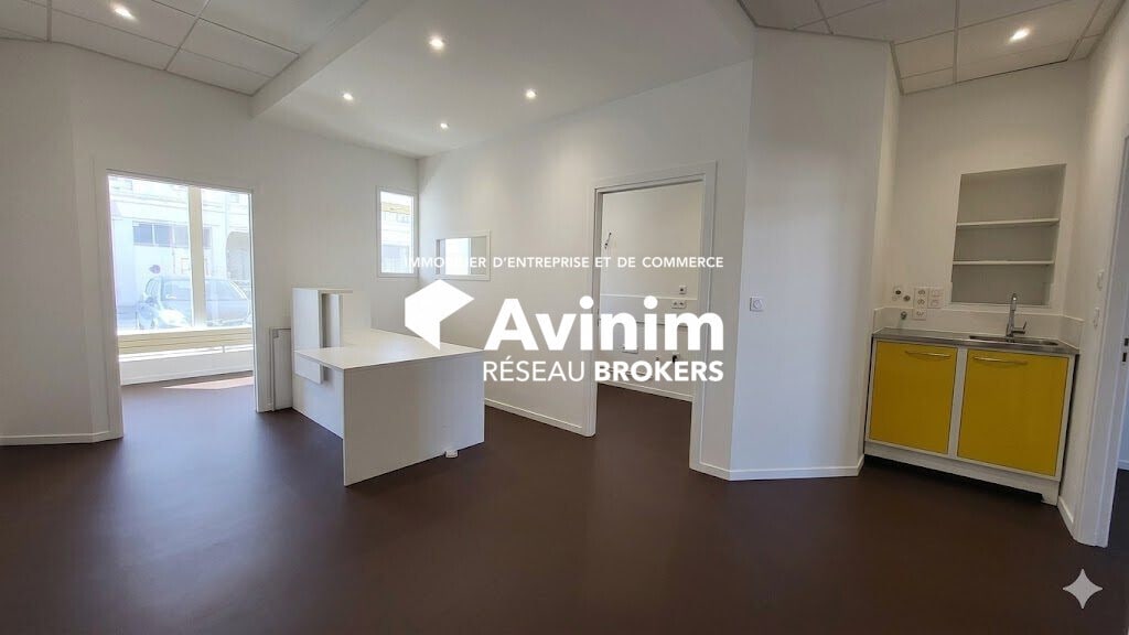 Retail in Le Havre for lease Interior Photo- Image 1 of 3