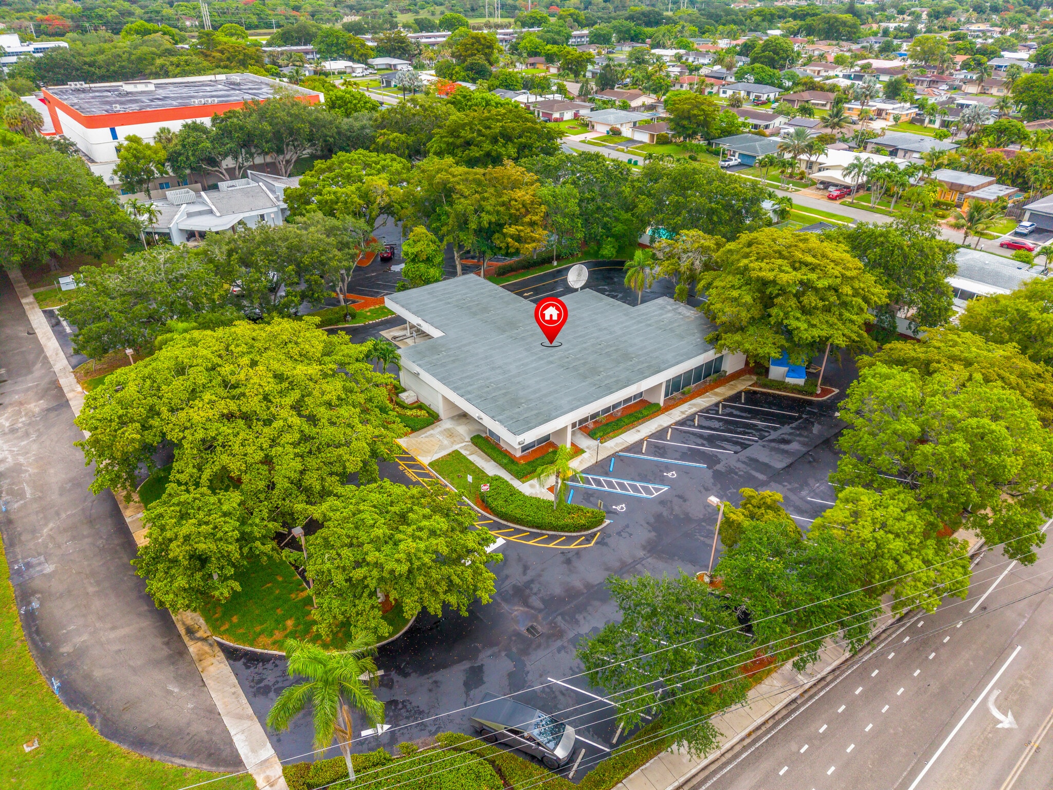 8200 N University Dr, Tamarac, FL à vendre Photo du bâtiment- Image 1 de 9
