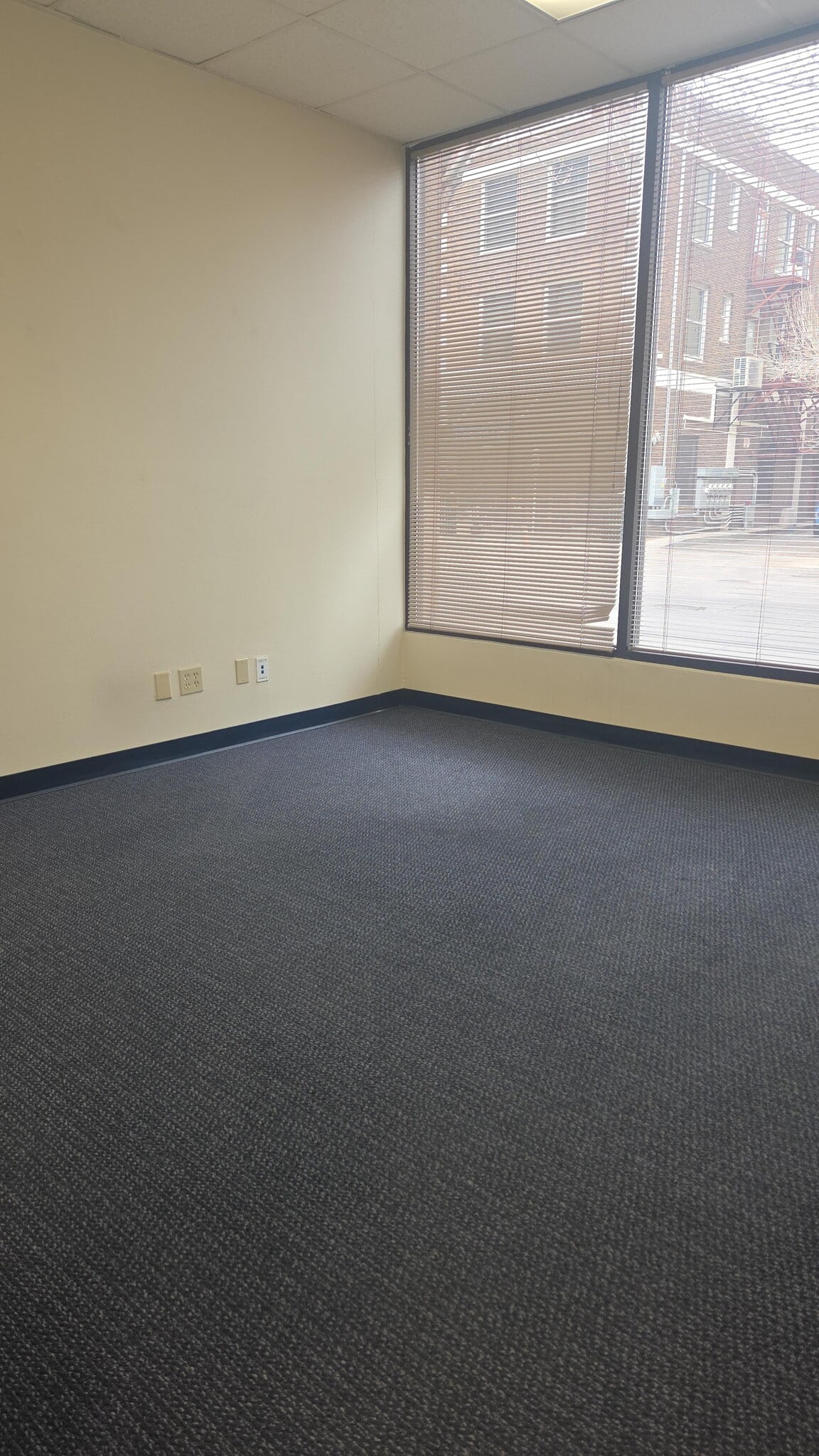 416 N Stanton St, El Paso, TX à louer Photo intérieure- Image 1 de 3