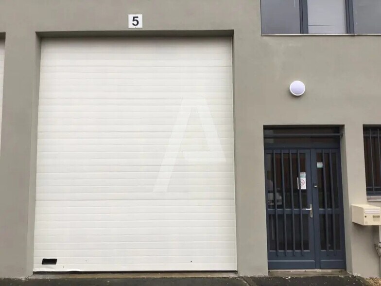 Flex dans Émerainville à louer - Photo du bâtiment - Image 3 de 5