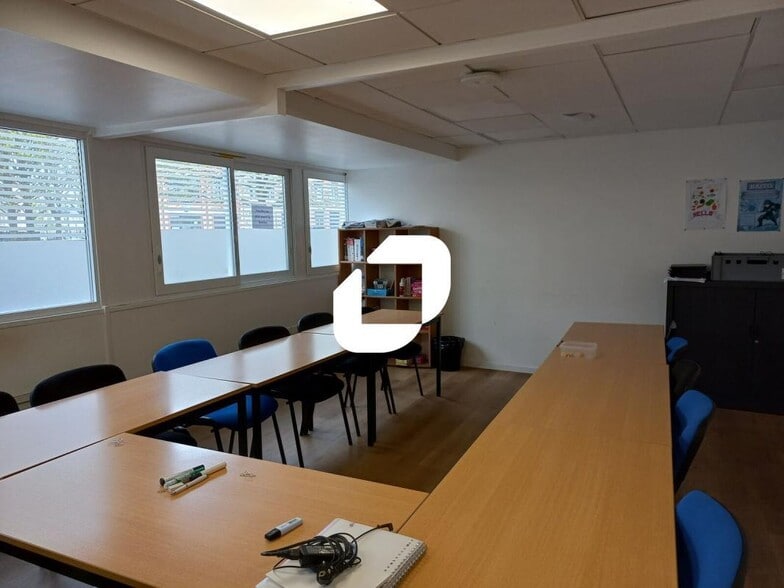Office in Lille for lease - Building Photo - Image 3 of 9
