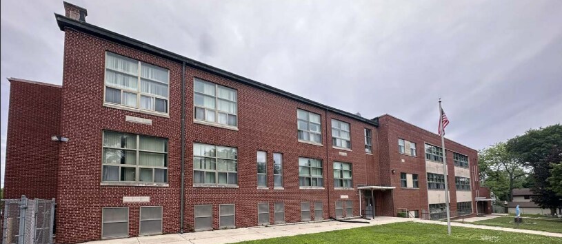 3945 S Kansas Ave, Milwaukee, WI à vendre - Photo du bâtiment - Image 3 de 20