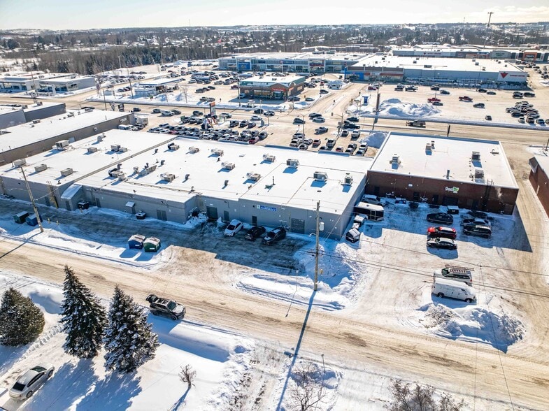 1534-1542 Lasalle Blvd, Greater Sudbury, ON à louer - Photo du bâtiment - Image 2 de 10