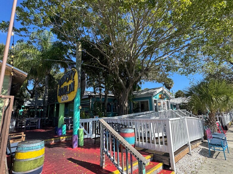 1023 Florida Ave, Palm Harbor, FL à vendre - Photo du bâtiment - Image 1 de 9