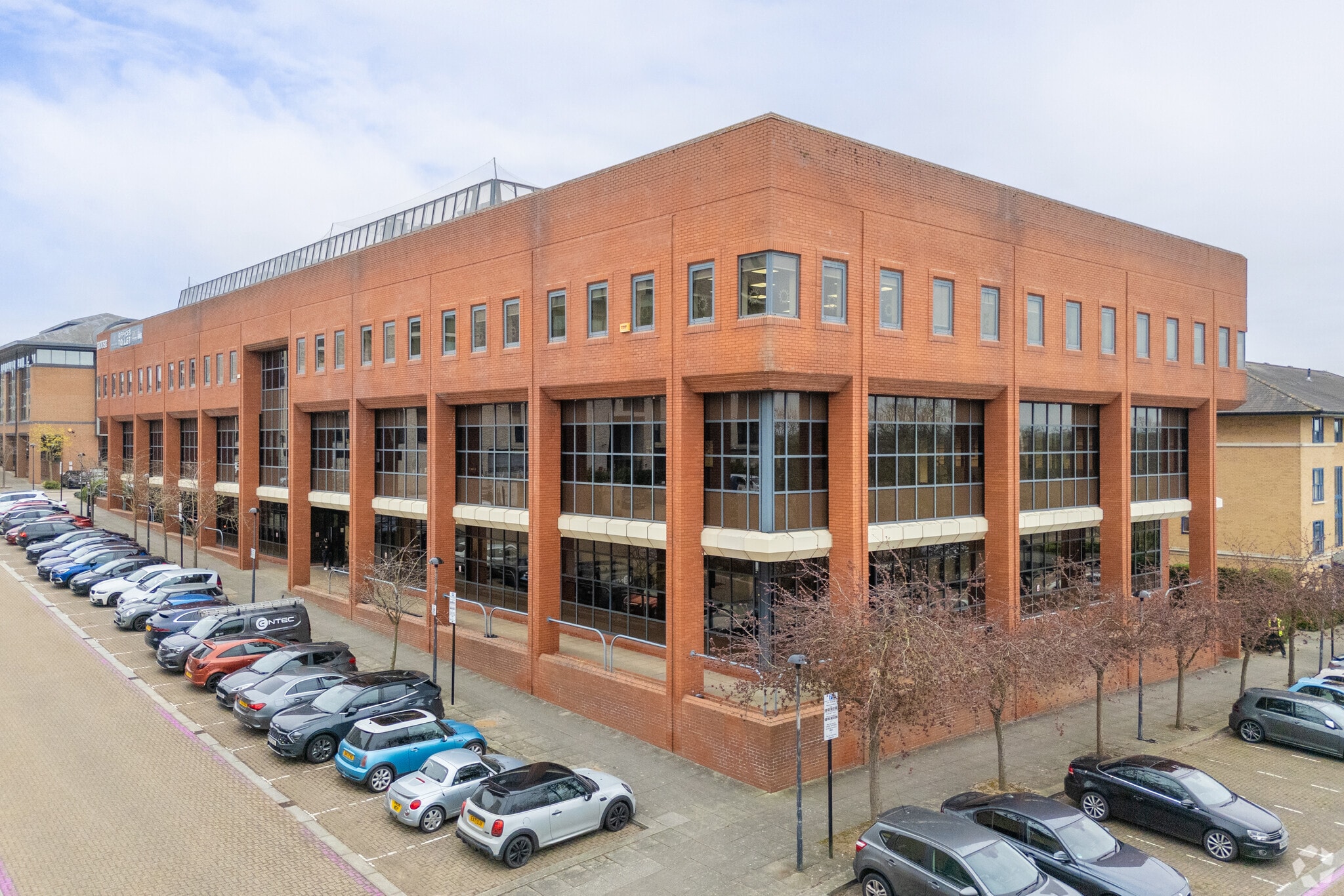 2 North Fourth St, Milton Keynes for lease Primary Photo- Image 1 of 3
